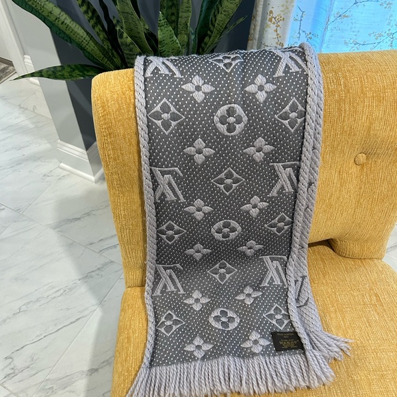 Louis Vuitton wool scarf 100% authentic - Picture 3 of 9
